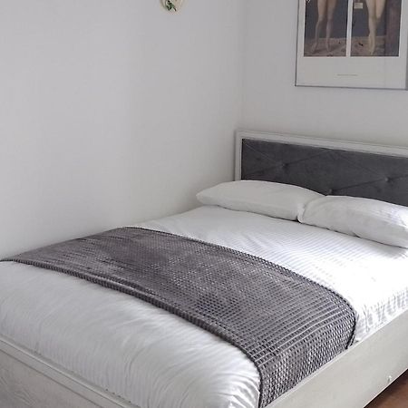 Premium Class Apartment, Free Parking, Maximum 5 Guests, 2 Bedrooms, 3 Beds Riga Ngoại thất bức ảnh
